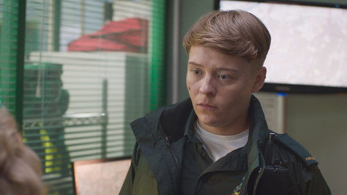 Casualty - S39E3: Barriers