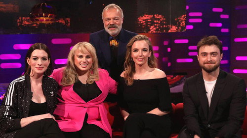 The Graham Norton Show - S25E3: Anne Hathaway, Rebel Wilson, Jodie Comer, Daniel Radcliffe, Mabel