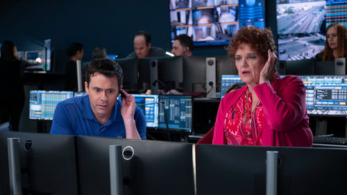 9-1-1 - S8E12: Disconnected