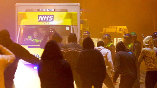 Casualty - S26E41: #HolbyRiot (1)