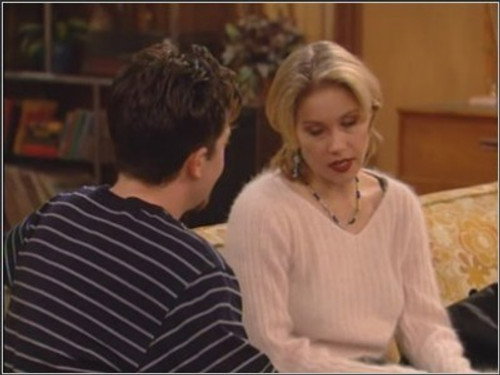 Married... with Children - S9E15: Kelly Takes a Shot