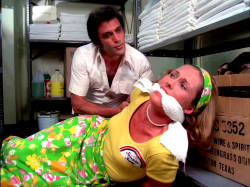 Hawaii Five-O - S9E6: Tour De Force, Killer Aboard