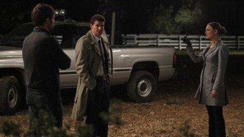Bones - S5E13: The Dentist in the Ditch