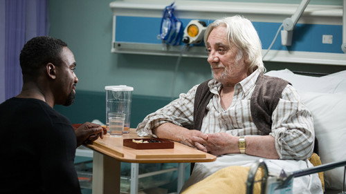 Casualty - S30E13: Estranged