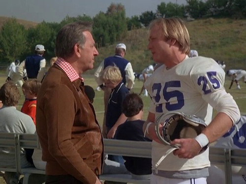 Quincy, M.E. - S4E12: A Small Circle of Friends