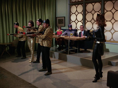 Batman - S2E30: The Bat's Kow Tow