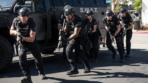 S.W.A.T. - S6E9: Pariah