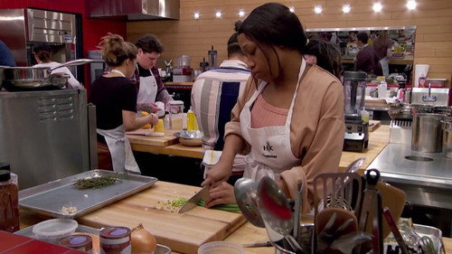 Hell's Kitchen - S21E2: Just Wingin' It