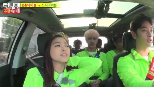 Running Man - S1E201: Running Man VS Idols (7 VS 7)
