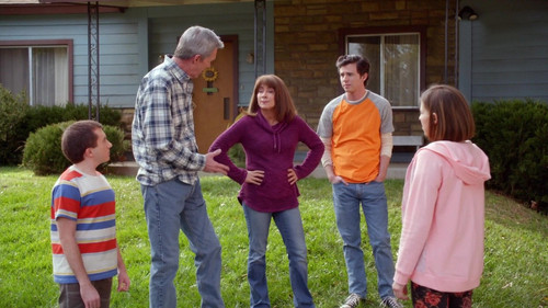 The Middle - S9E17: Hecks vs. Glossners: The Final Battle