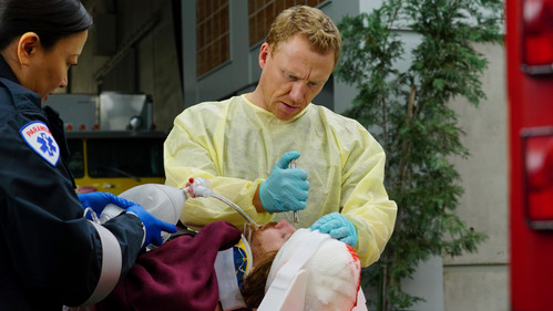 Grey's Anatomy - S13E15: Civil War