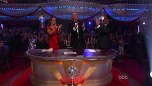 Dancing with the Stars - S9E21: Episode 910A