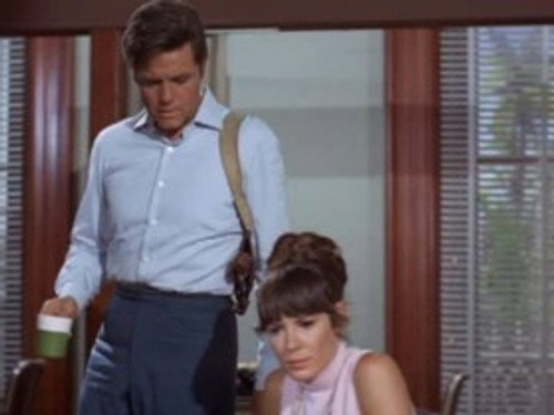 Hawaii Five-O - S2E3: Forty Feet High And It Kills!