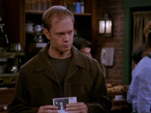 Frasier - S10E9: Don't Go Breaking My Heart (3)