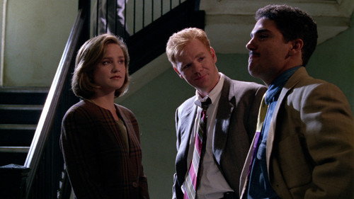 NYPD Blue - S1E12: Up on the Roof