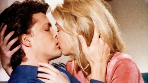 Melrose Place - S1E22: Three's a Crowd