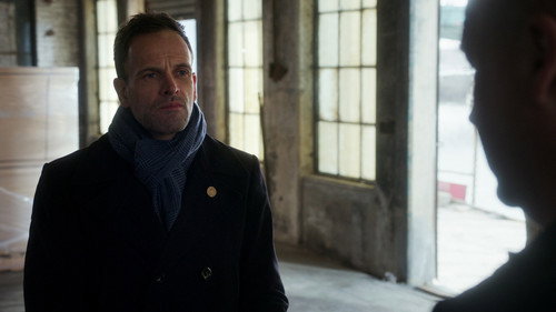 Elementary - S5E13: Over a Barrel