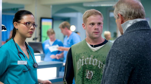 Casualty - S28E14: Rock and a Hard Place