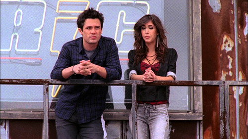 One Tree Hill - S7E21: What's in the Ground Belongs to You