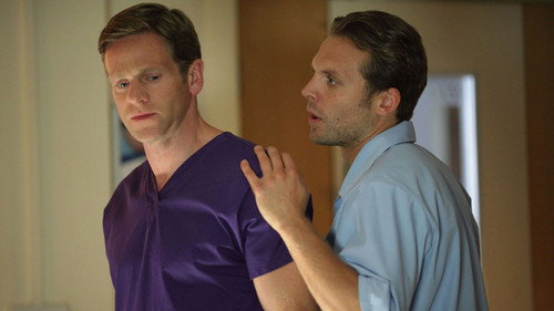 Holby City - S13E48: Night Cover
