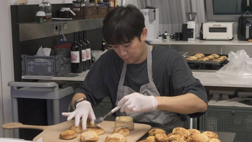 Home Alone - S1E478: Happy New Year (Chun Jung-myung Makes Scones)