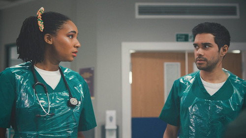 Casualty - S36E37: Never Alone