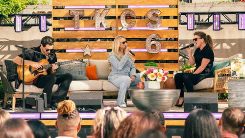 The Kelly Clarkson Show - S6E2: 30 Rock Roof Party