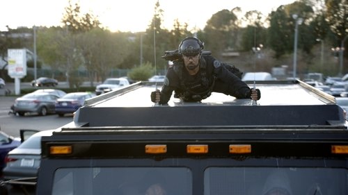 S.W.A.T. - S1E15: Crews