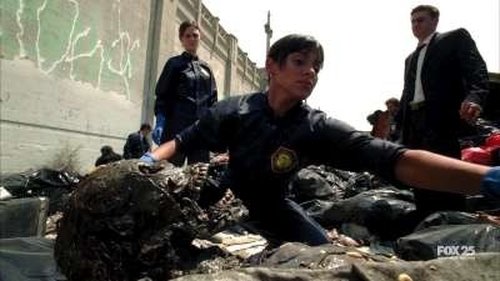 Bones - S2E3: The Boy in the Shroud