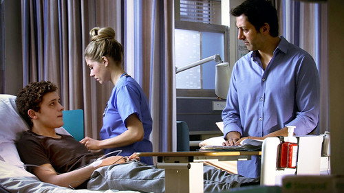Holby City - S15E35: All Tomorrow's Parties