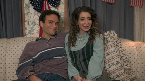 The Goldbergs - S9E12: The Kissing Bandits