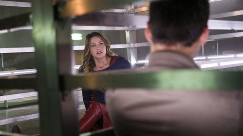 Supergirl - S2E7: The Darkest Places