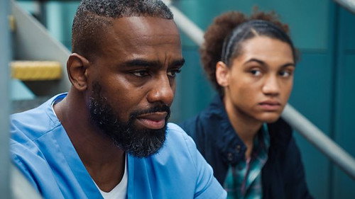 Casualty - S33E8: Staircases