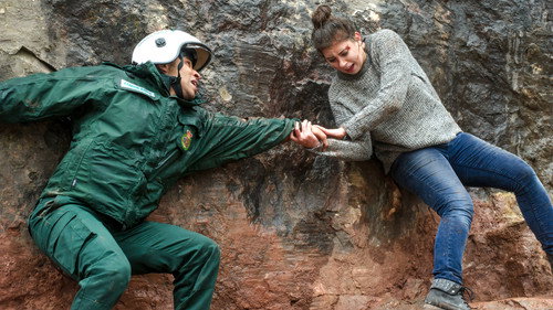 Casualty - S30E30: Hopelessly Addicted