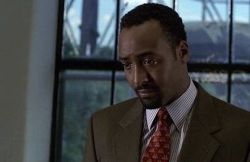 Law & Order - S10E1: Gunshow