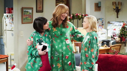 Mom - S7E10: Higgledy-Piggledy and a Cat Show