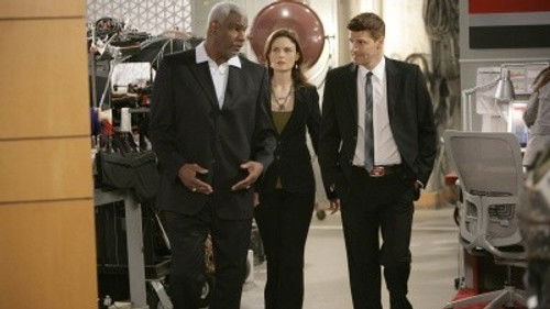 Bones - S4E3: The Man in the Outhouse