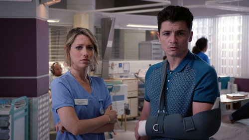 Holby City - S18E2: Cover Up
