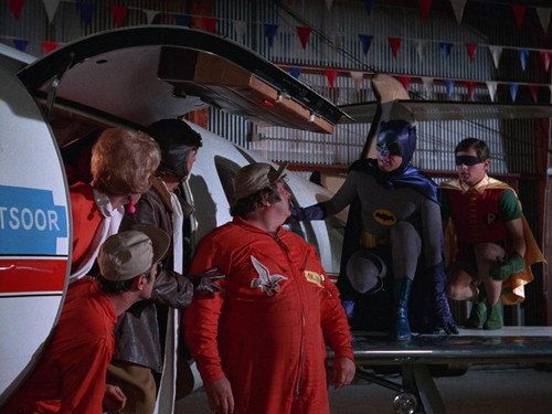 Batman - S2E32: The Duo Is Slumming