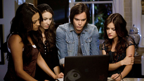 Pretty Little Liars - S2E15: A Hot Piece of 'A'