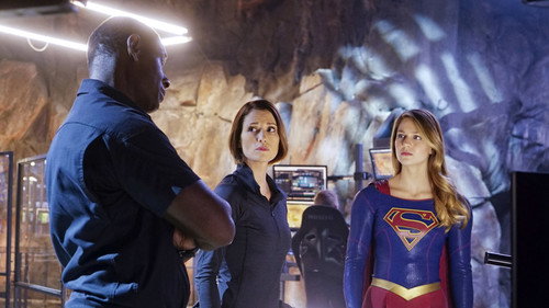 Supergirl - S1E12: Bizarro