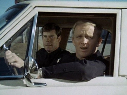 Adam-12 - S3E21: Log 164: The Poachers