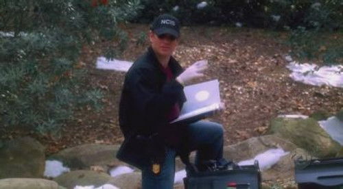 NCIS - S1E10: Left for Dead