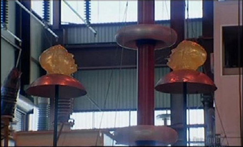 MythBusters - S1E9: Lightning Strikes/Tongue Piercing