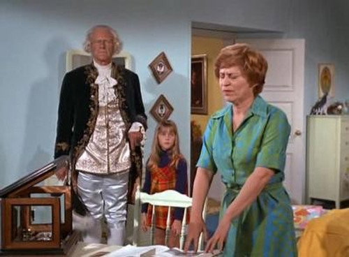 Bewitched - S8E21: George Washington Zapped Here (1)