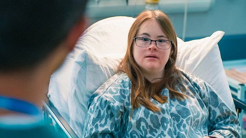Casualty - S37E28: With a Bullet