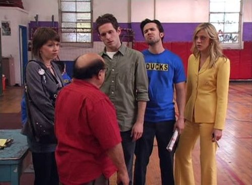 It's Always Sunny in Philadelphia - S2E6: The Gang Gives Back