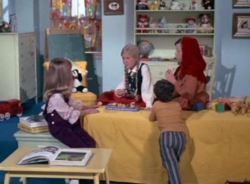 Bewitched - S8E10: Hansel and Gretel in Samanthaland