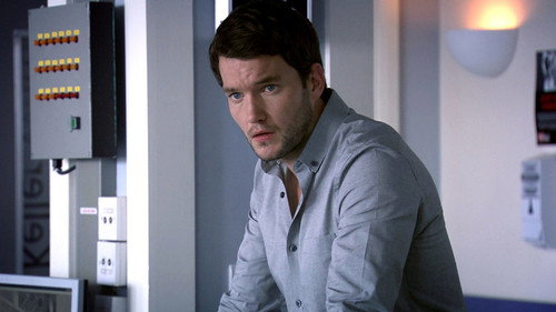 Holby City - S15E3: Follow My Leader