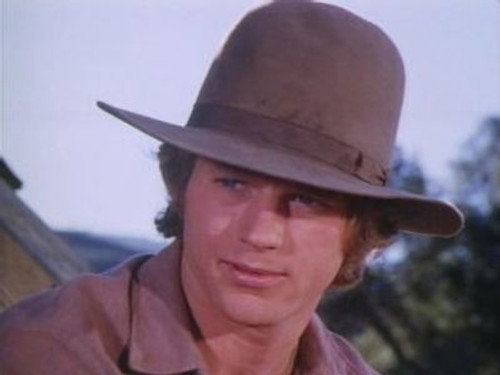 Little House on the Prairie - S6E22: He Loves Me, He Loves Me Not (1)